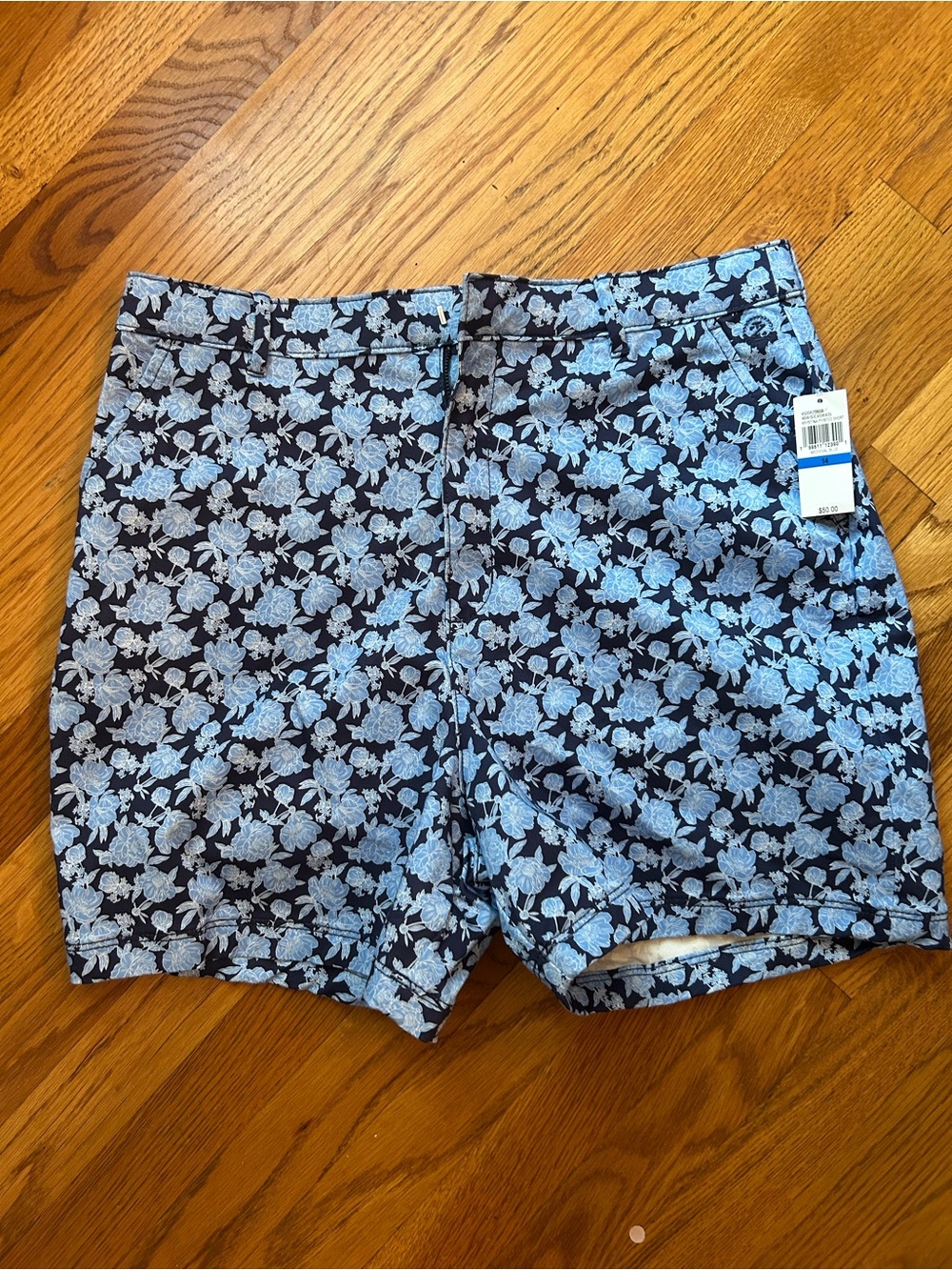 Izod Light Blue Floral Print Shorts on Black 14
